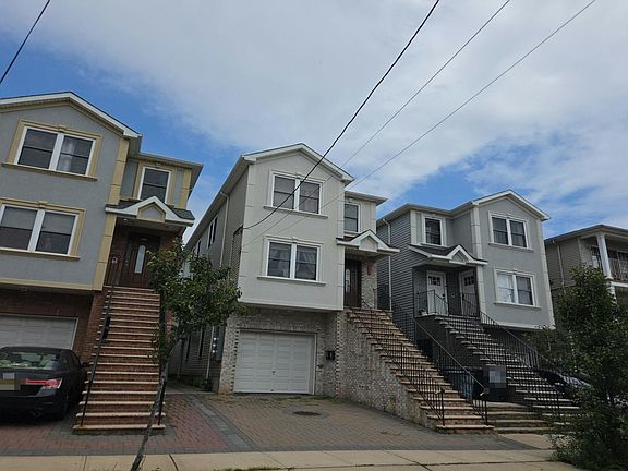 3rd image of 921 Anna St