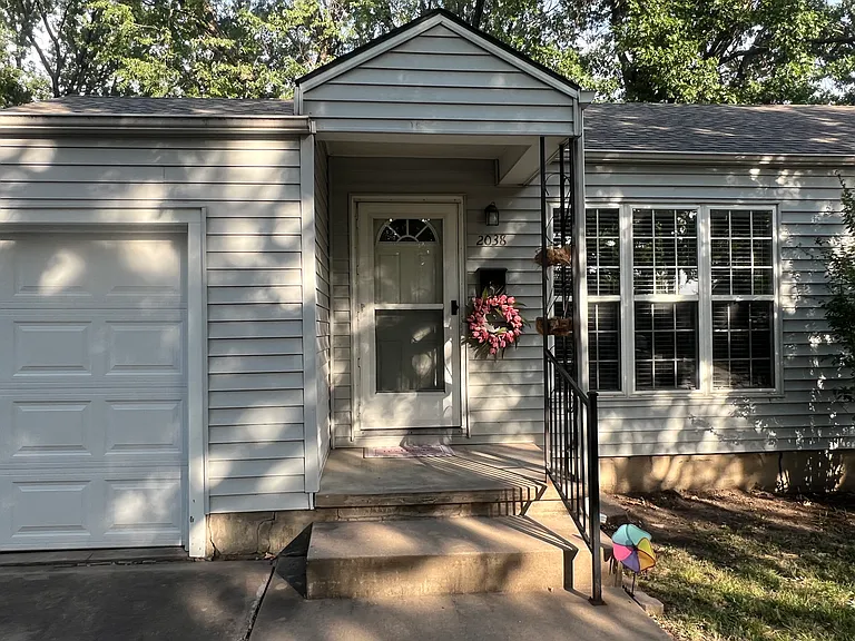 2038 S Terrace Dr — Photo 2