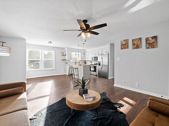 3rd image of 405 Helton Dr
