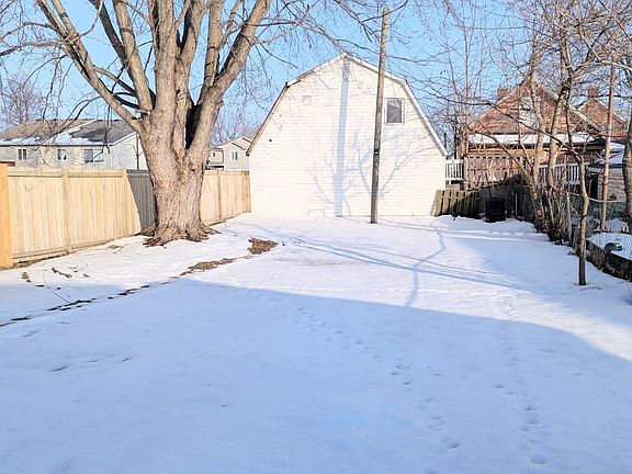 3rd image of 34 Tasker St