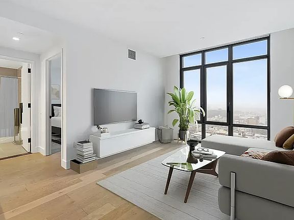 3rd image of 92-27 160th St #2011