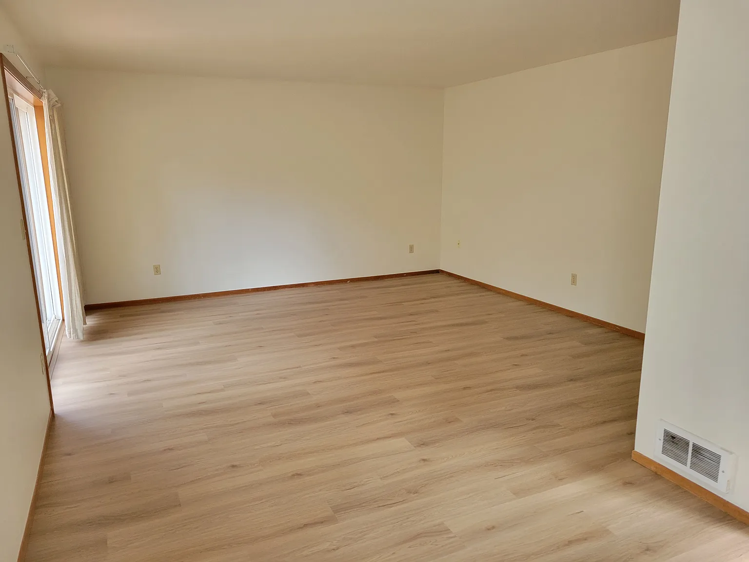 3 bed, 1654 sqft, $2,300 — Photo 4