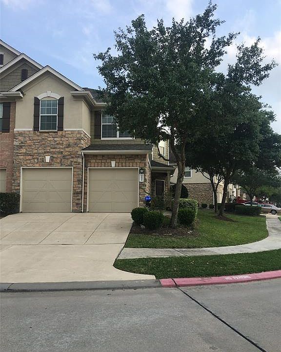 1st image of 16046 Summerville Lake Dr