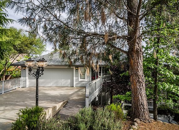 2nd image of 605 Quail Hollow Ct