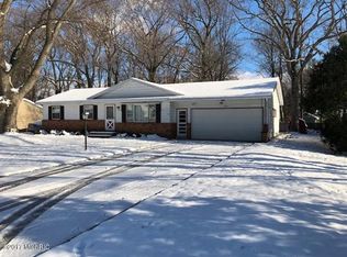 7248 Edgewood Ave, Jenison, MI 49428