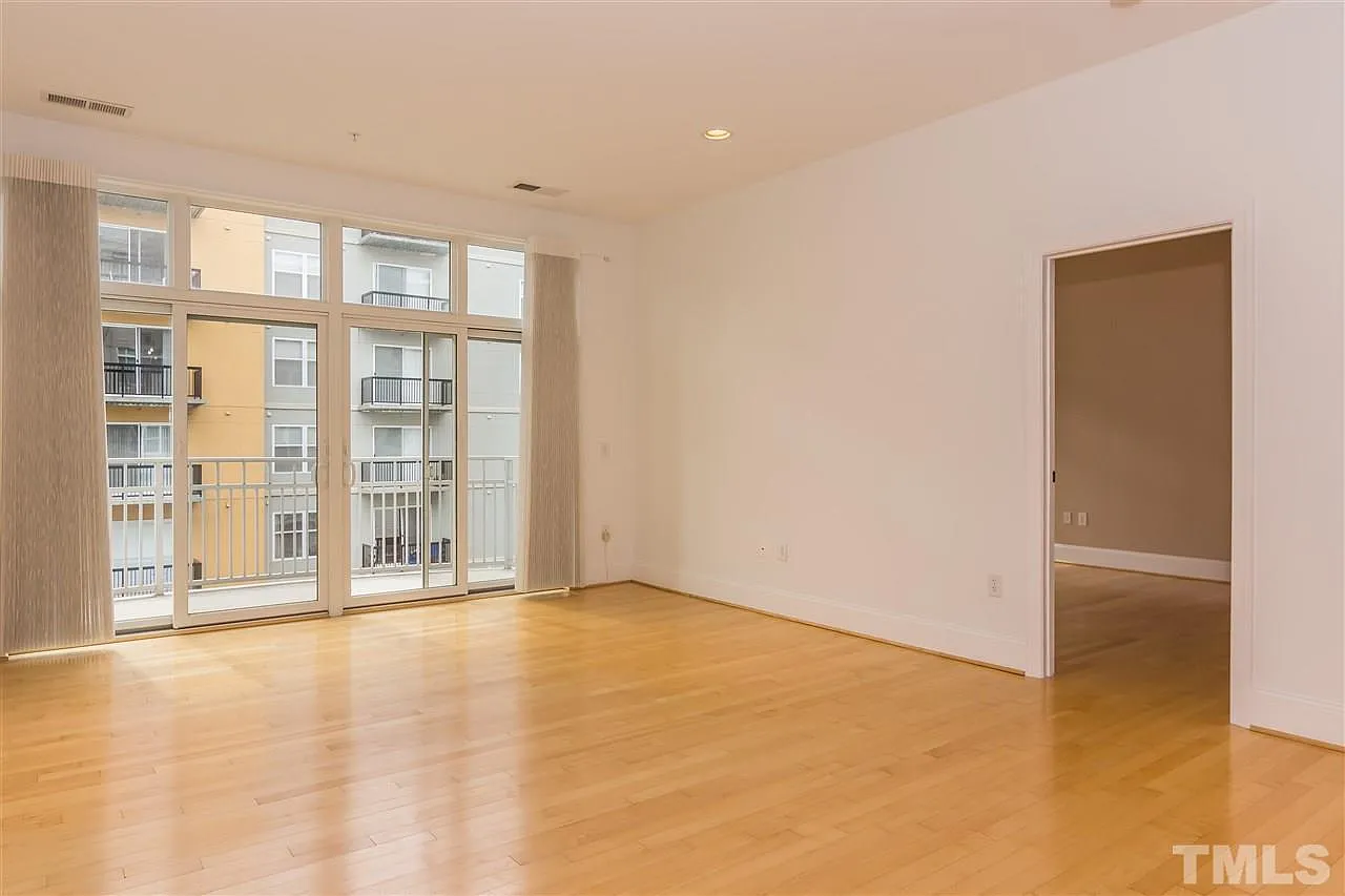 2 bed, 2.0 bath, 1387 sqft, $2,225 — Photo 3