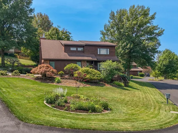 1121 Queens Ct, Morgantown, WV 26508