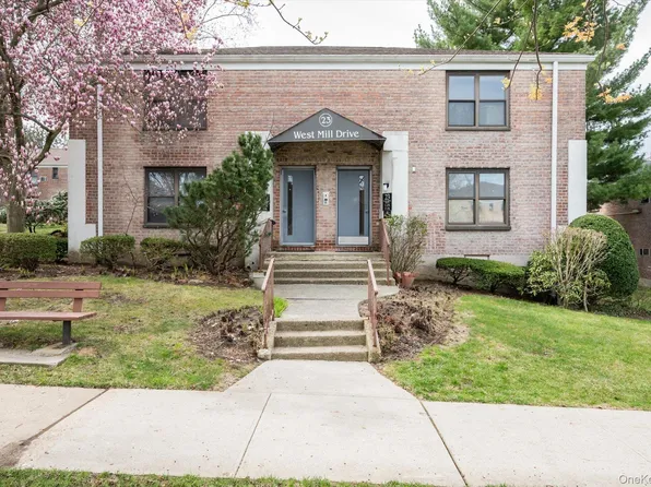 23 West Mill Drive #9A, Great Neck, NY 11021
