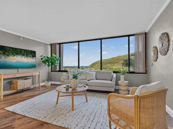 555 Hahaione St APT 7D, Honolulu, HI 96825