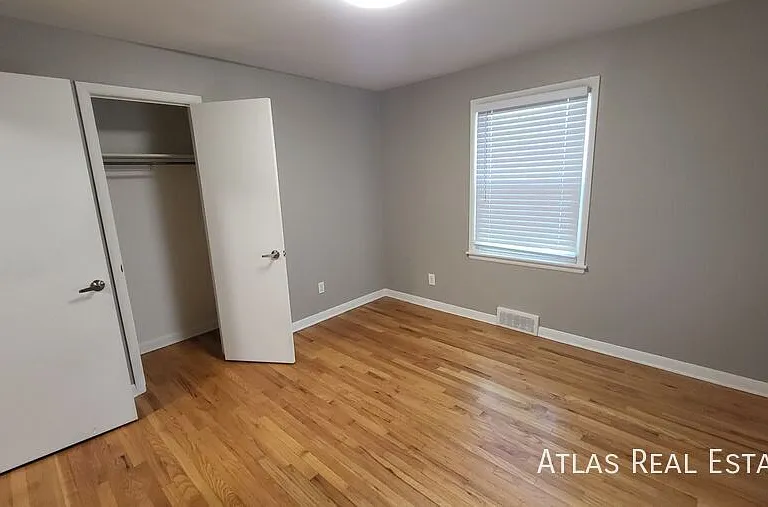 2703 S Hooker St — Photo 8