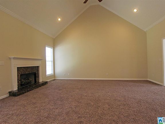 3rd image of 604 Lincoln Crst SE