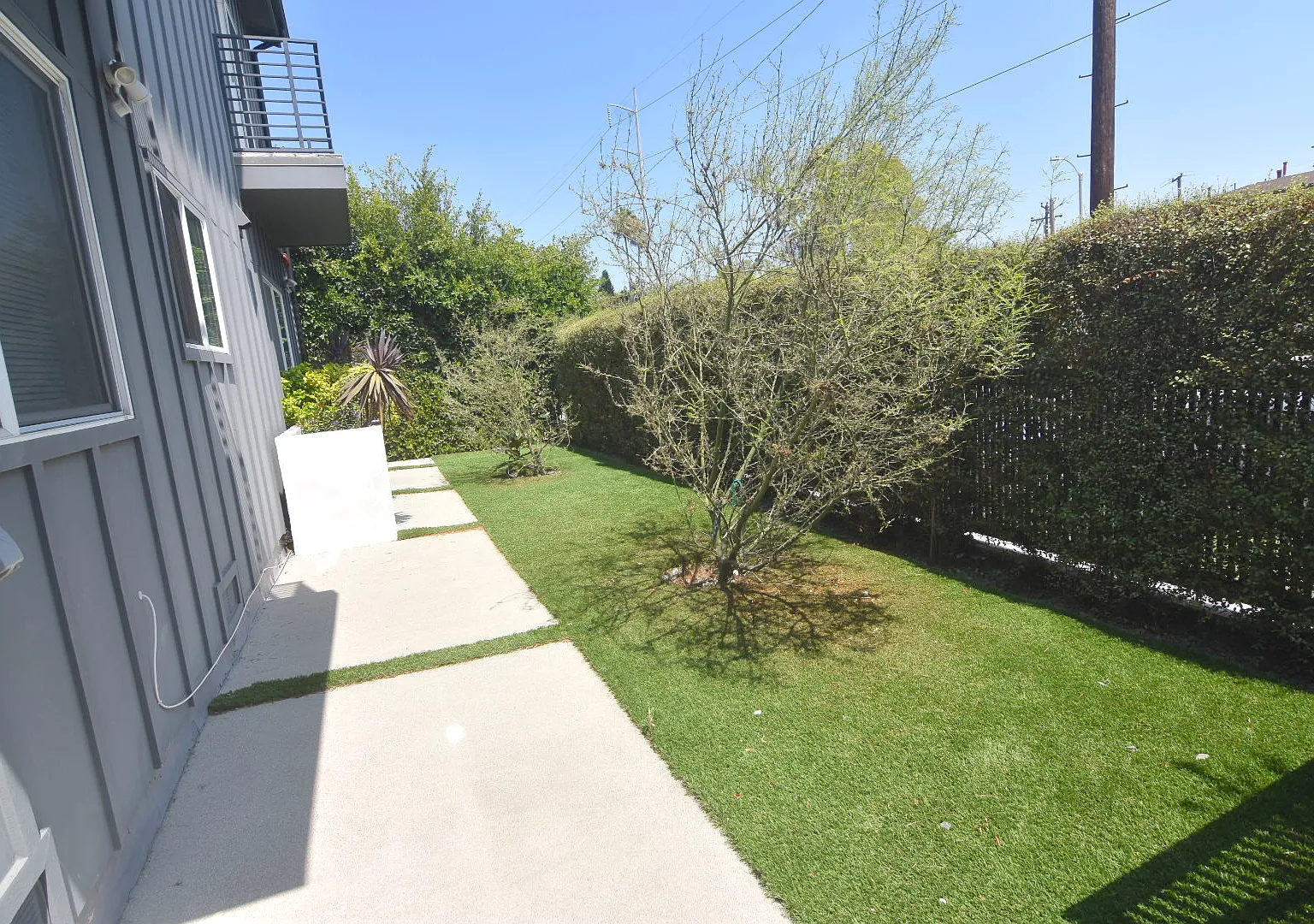7157 S La Cienega Blvd — Photo 3
