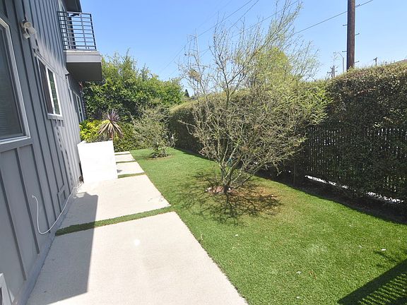 3rd image of 7157 S La Cienega Blvd
