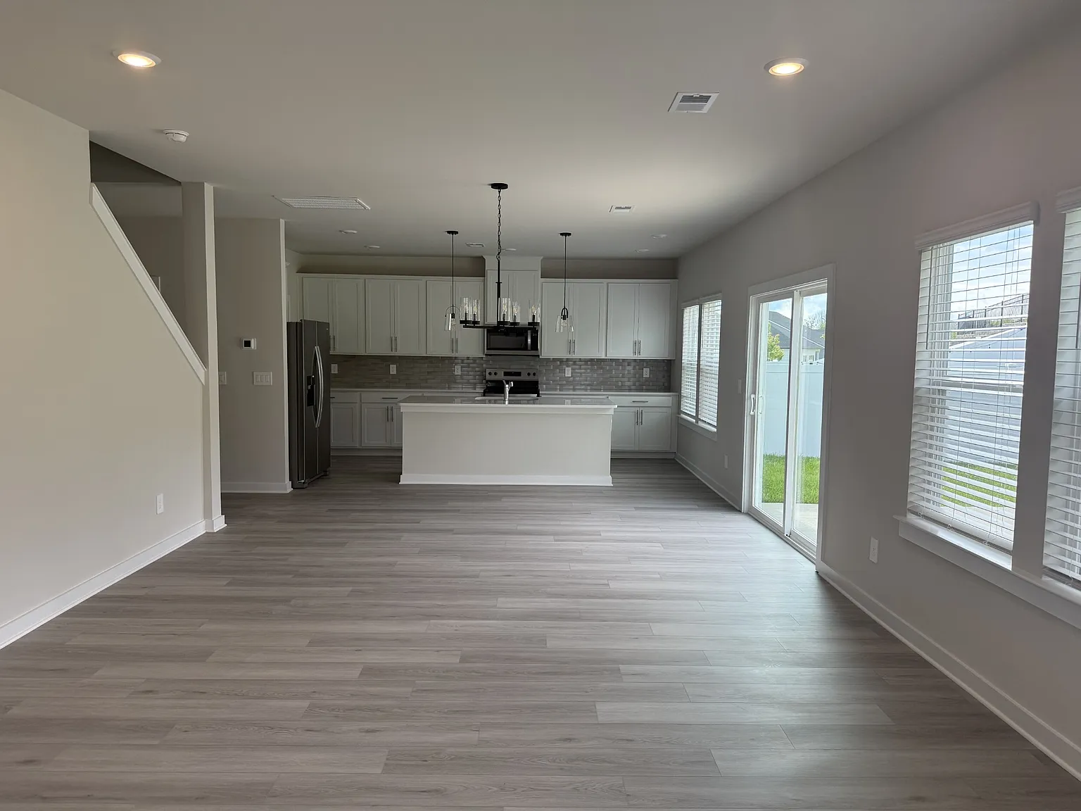 4 bed, 2.5 bath, 2491 sqft, $2,850 — Photo 4