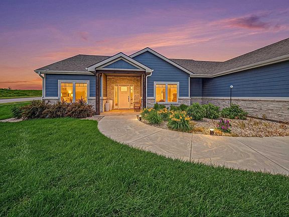 3rd image of 3901 Travers Cir