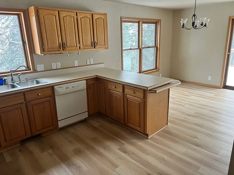 358 Peterson Dr — Photo 21