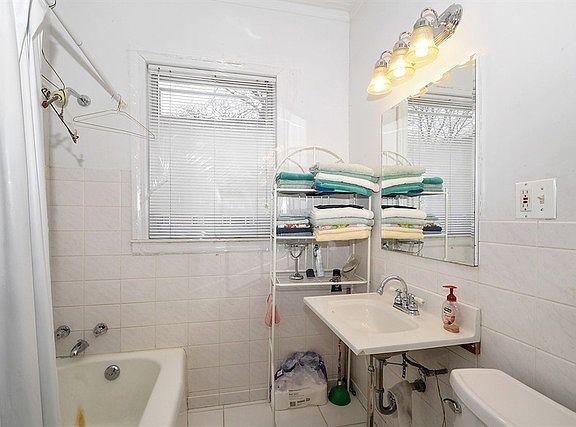 5th image of 6135 N Wolcott Ave