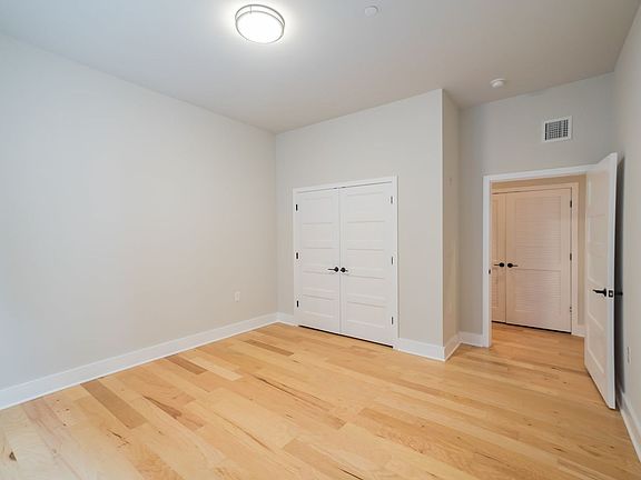 5th image of 5015-25 Warrington Ave #38