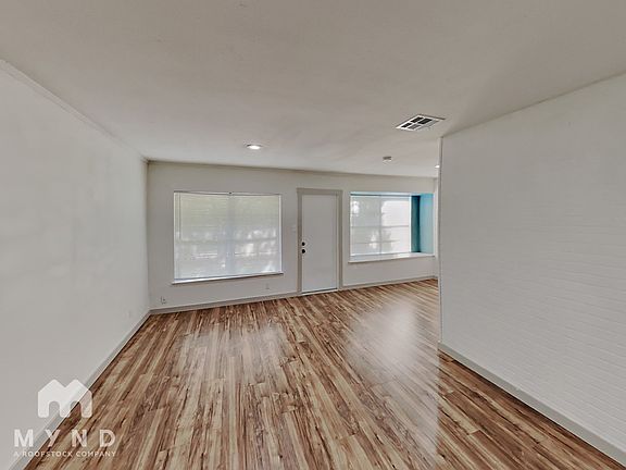 5th image of 812 Hickory Hill Dr