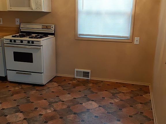 4th image of 1843 Stieber St #145