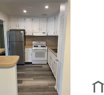 16W525 Lake Dr #202 — Photo 3