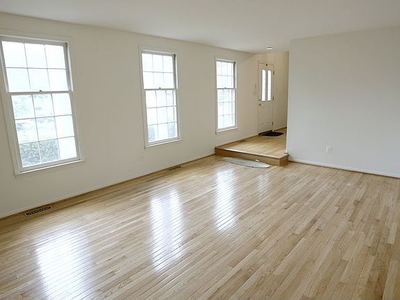 4th image of 9900 Shrewsbury Ct