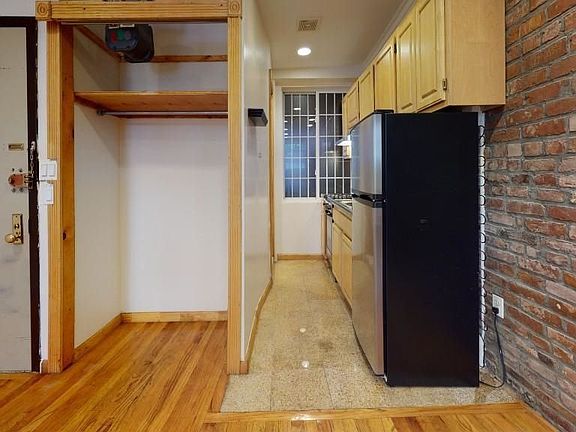 5th image of 154 Orchard St #3A