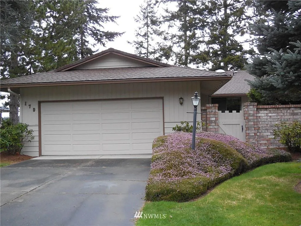 179 Fairway Dr photo 1