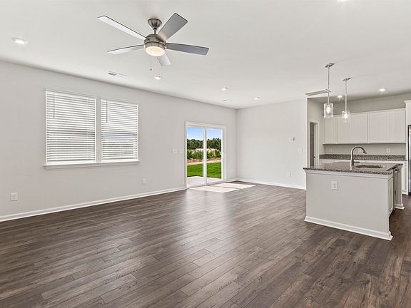 5th image of 836 Huxley Ln