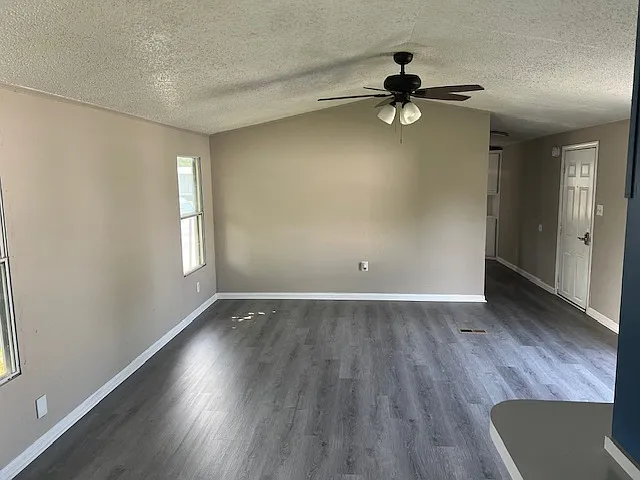 2141 Patricia Pl — Photo 3