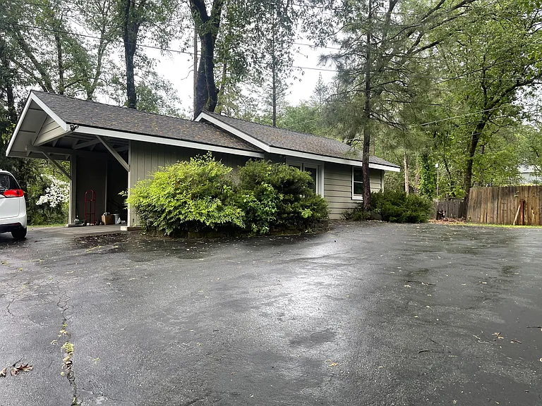 858 Evergreen Ln — Photo 24