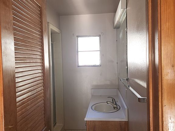 5th image of 1527 N Van Ness Ave #9