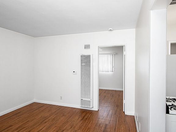 3rd image of 650 W Wilson Ave APT G