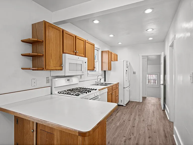 2058 S Corona St — Photo 11