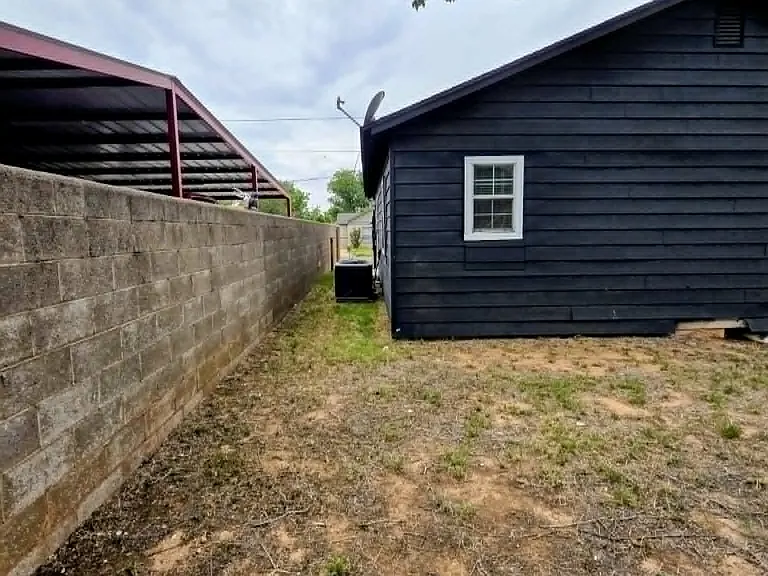 2606 Avenue V — Photo 26