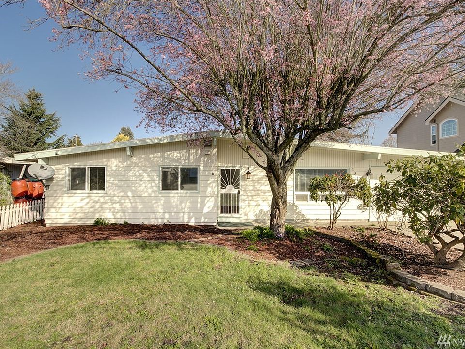 Welcome home! This updated rambler has plenty of character with its brand new modern and elegant finishes