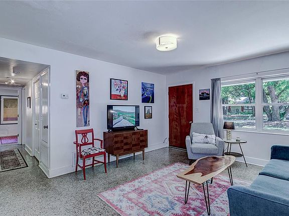 4th image of 223 Oakwood Dr