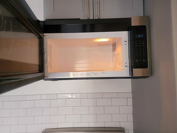 5th image of 409 E Regent St #2