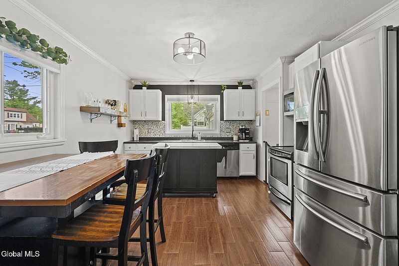 3rd image of 53 Pleasant Court