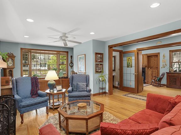 4th image of 356 Macalester St