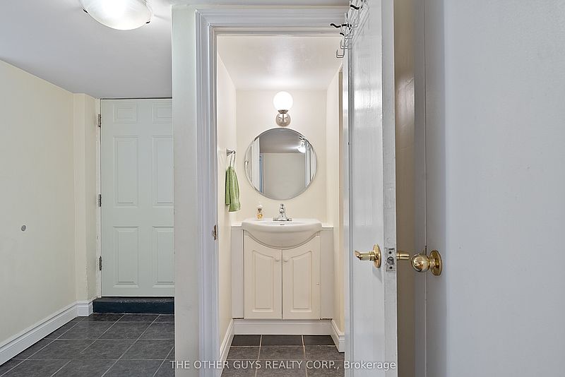 Toronto House for rent - 2 Bedrooms — photo 16