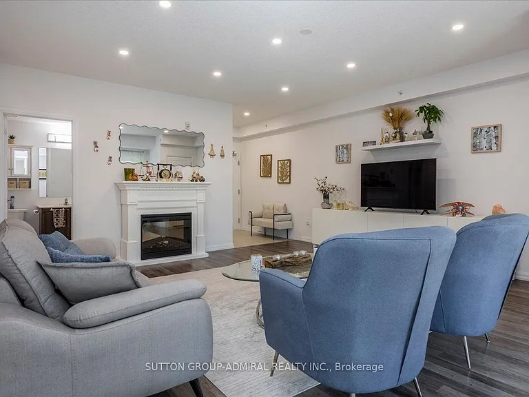 302 Essa Rd #418 — Photo 8