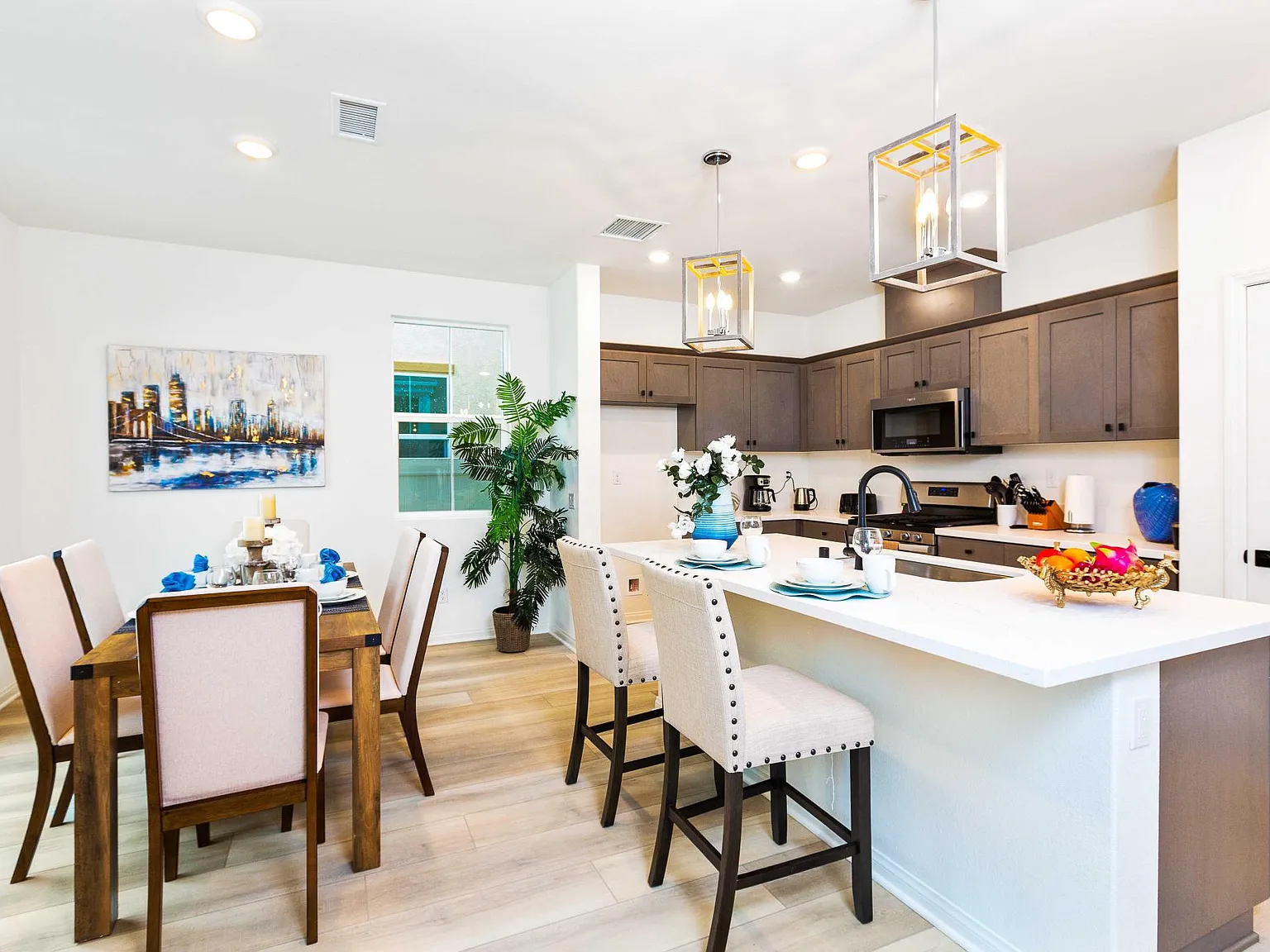 3 bed, 2.5 bath, 1741 sqft, $6,000 — Photo 3