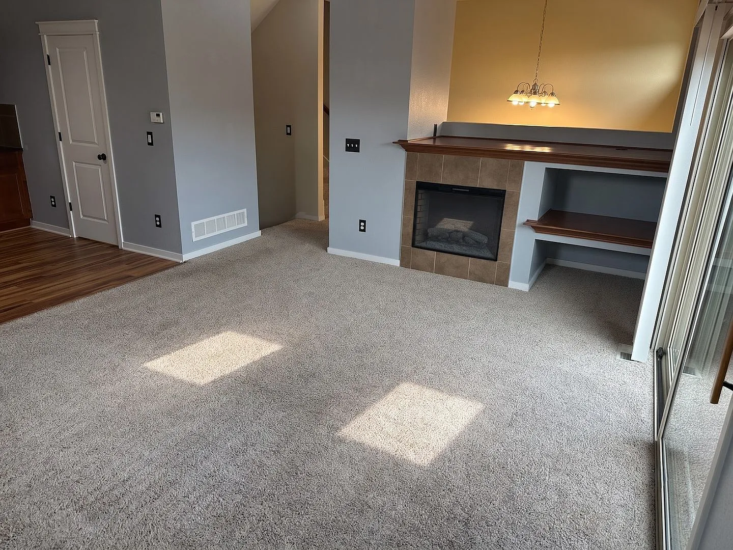 Large 3-Bedroom, 3.5-Bathroom Townhome — Photo 4