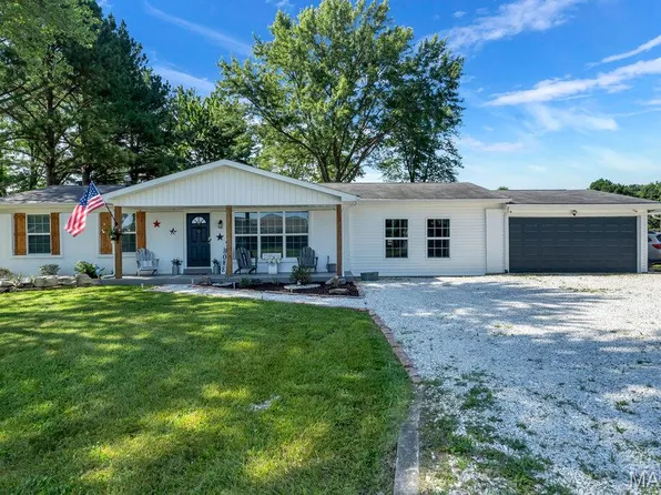 84 Pinewood Dr, Winfield, MO 63389