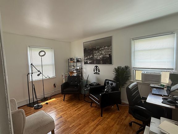 5th image of 129 Vails Gate Heights Dr #1