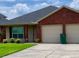 218 Gulf Winds Dr, Bacliff, TX 77518