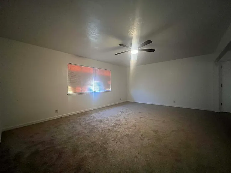 480 Iona Ave — Photo 10
