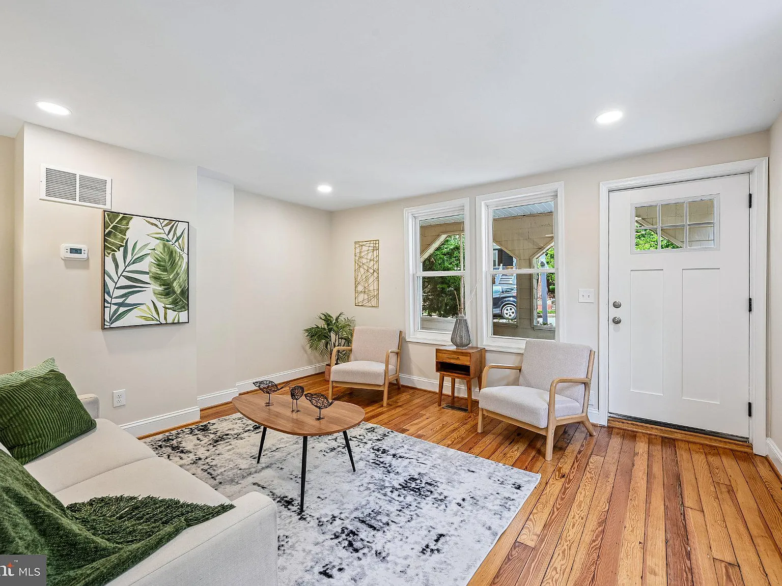 4 bed, 2.5 bath, 1760 sqft, $3,000 — Photo 3