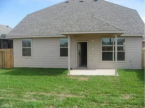 4 bed, 2.5 bath, 2302 sqft, $3,150 — Photo 2